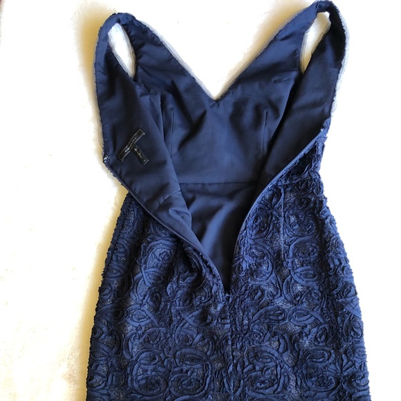 BCBG MAXAZRIA DRESS. - Picture 4 of 10